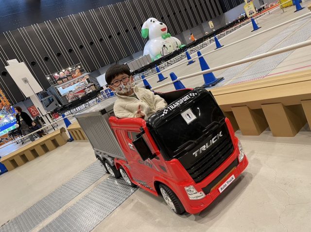 自分で運転する乗り物遊具のレンタル
