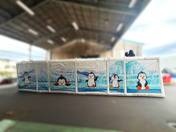 ペンギンミニ迷路の側面