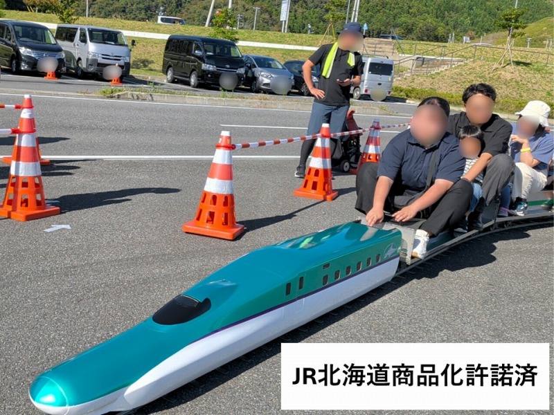 おながわ秋の収穫祭ではやぶさを運転する様子