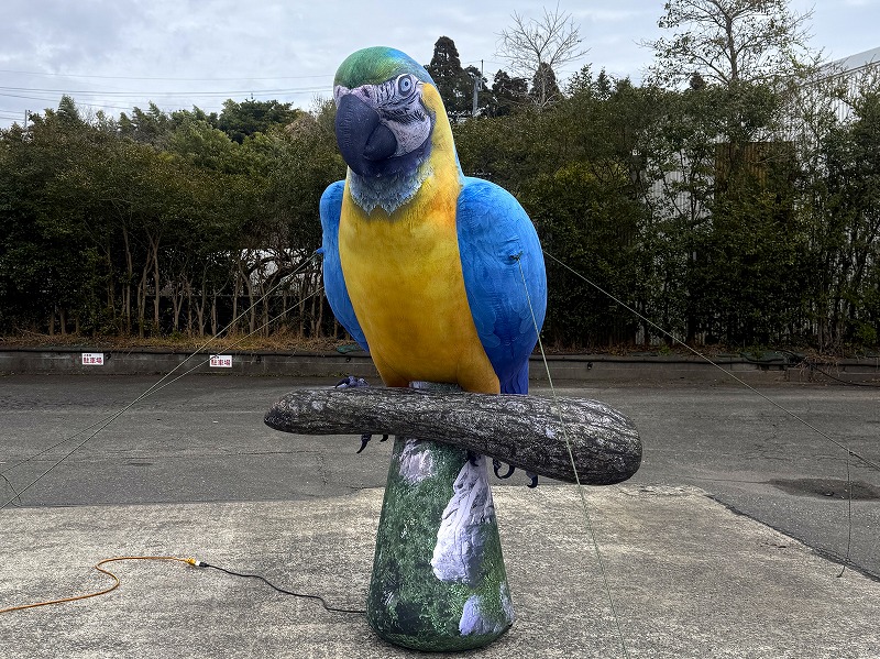 恐竜ライド（2人乗り）ブラキオサウルス利用シーン