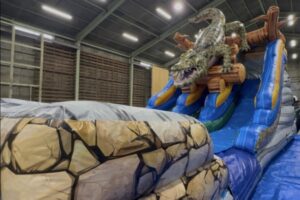 研修で使用したエアースライダー(高さ5.6m)