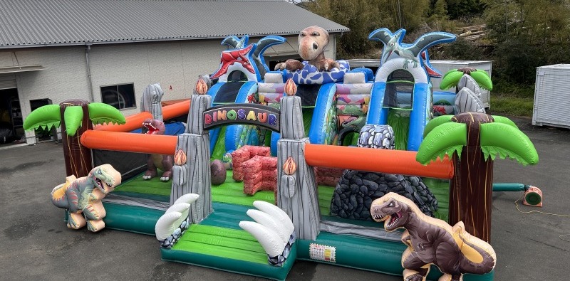 コンボタイプのエア遊具