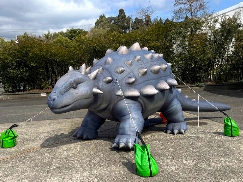 恐竜ライド（2人乗り）ブラキオサウルス利用シーン